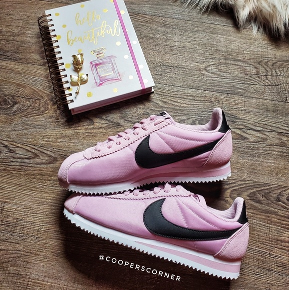 Nike Shoes - NEW Nike Classic Cortez
